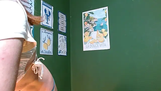 Snapshot of Roxiehood chatting on October 18, 2025, 2:47 am Roxiehood online show from October 18, 2025, 2:47 am