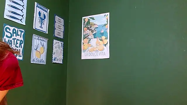 Snapshot of Roxiehood chatting on December 22, 2025, 2:19 am Roxiehood online show from December 22, 2025, 2:19 am