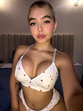 Mia Roswell online show from January 7, 2026, 11:18 pm