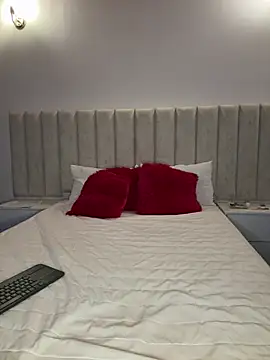 Mia Roswell online show from February 13, 2026, 3:13 am