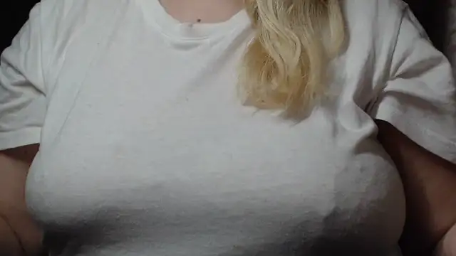 Snapshot of SashulyaAsd chatting on December 3, 2025, 8:18 pm SashulyaAsd online show from December 3, 2025, 8:18 pm