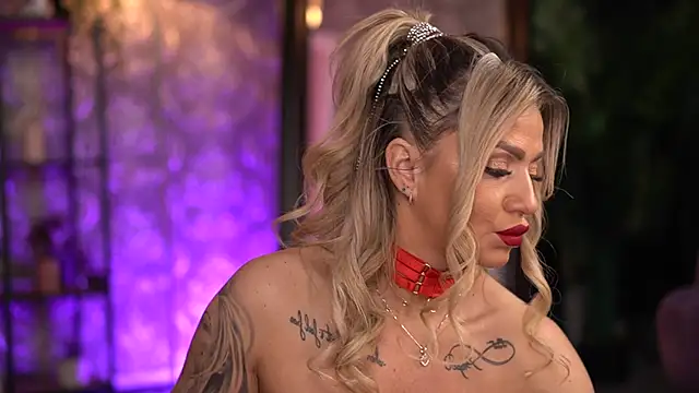 AlmaVelia online show from October 18, 2025, 7:36 pm