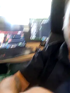 sebasosoriio42 online show from February 9, 2026, 4:11 pm