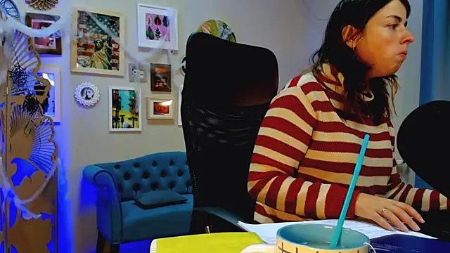 MartaEdams online show from November 5, 2025, 7:08 am