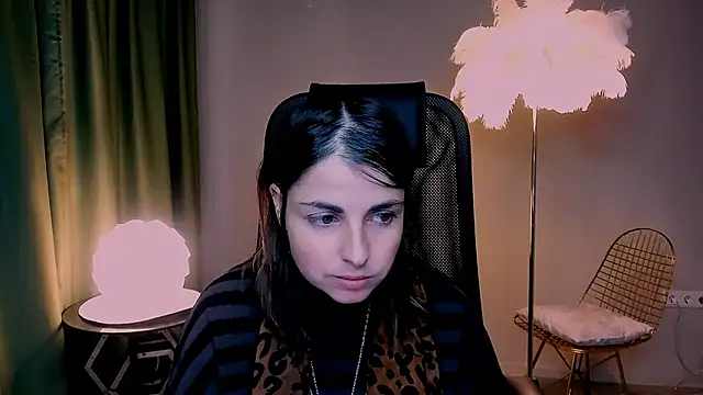 MartaEdams online show from December 5, 2025, 8:12 am