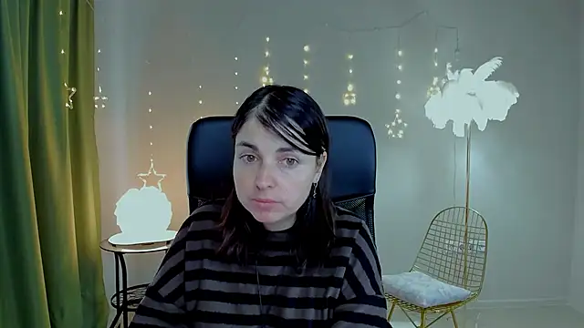 MartaEdams online show from February 3, 2026, 6:22 am