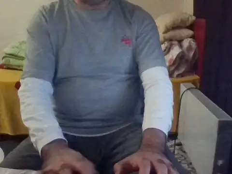 Snapshot of st206boy chatting on October 1, 2025, 12:05 am st206boy online show from October 1, 2025, 12:05 am