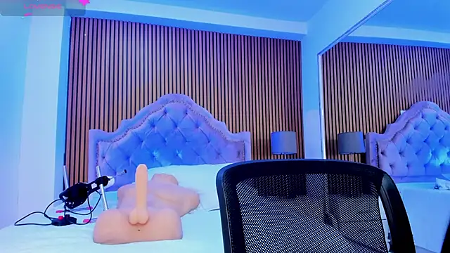 SelenaStonne online show from November 16, 2025, 8:14 pm