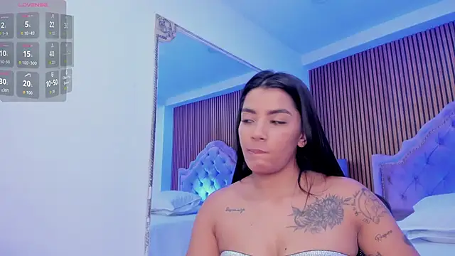 SelenaStonne online show from November 25, 2025, 7:47 pm