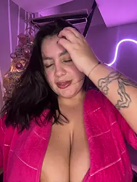 victoria amatista  online show from December 1, 2025, 7:35 am