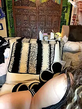 xoxLILxMELOxox online show from October 5, 2025, 3:10 pm