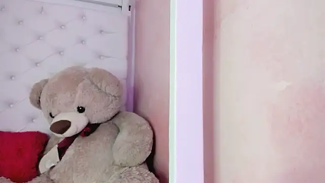 eimy skinny  online show from February 26, 2026, 12:37 pm