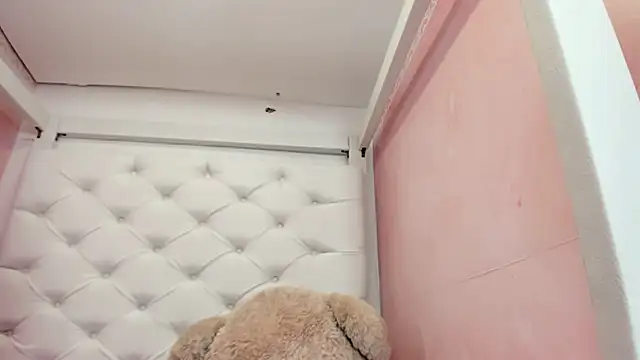 eimy skinny  online show from February 27, 2026, 1:00 pm