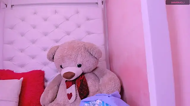 eimy skinny  online show from April 7, 2026, 2:06 pm