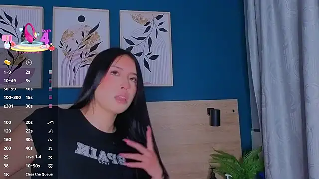 SarahMiler  online show from October 6, 2025, 11:40 am