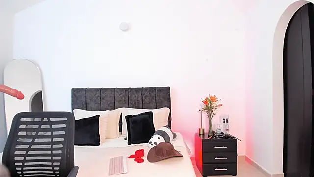 Taylormaxwell online show from December 19, 2025, 10:50 pm