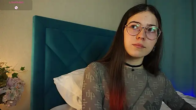 Snapshot of ywixos chatting on October 26, 2025, 2:34 pm ywixos online show from October 26, 2025, 2:34 pm