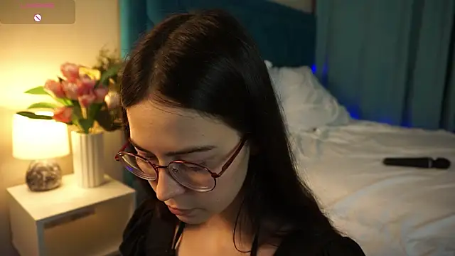 Snapshot of ywixos chatting on November 6, 2025, 1:23 pm ywixos online show from November 6, 2025, 1:23 pm