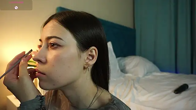 Snapshot of ywixos chatting on November 12, 2025, 1:44 pm ywixos online show from November 12, 2025, 1:44 pm