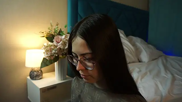 Snapshot of ywixos chatting on December 14, 2025, 2:33 pm ywixos online show from December 14, 2025, 2:33 pm