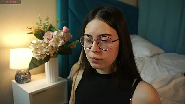 Snapshot of ywixos chatting on December 15, 2025, 2:21 pm ywixos online show from December 15, 2025, 2:21 pm