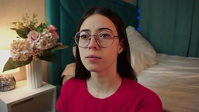 Snapshot of ywixos chatting on February 9, 2026, 2:54 pm ywixos online show from February 9, 2026, 2:54 pm