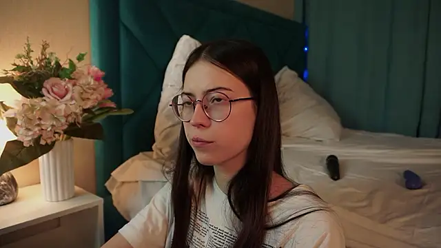 Snapshot of ywixos chatting on February 12, 2026, 2:45 pm ywixos online show from February 12, 2026, 2:45 pm