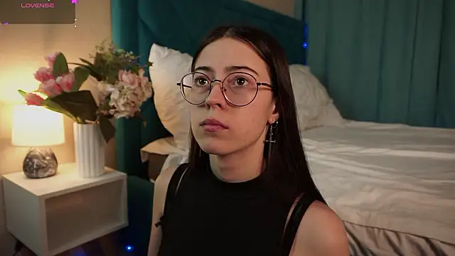 Snapshot of ywixos chatting on February 19, 2026, 2:35 pm ywixos online show from February 19, 2026, 2:35 pm