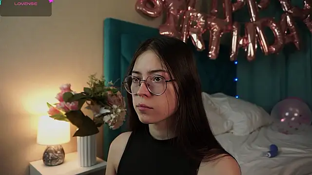 Snapshot of ywixos chatting on February 26, 2026, 2:38 pm ywixos online show from February 26, 2026, 2:38 pm