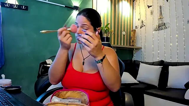 Snapshot of lucia_ht chatting on October 29, 2025, 3:53 am lucia ht online show from October 29, 2025, 3:53 am