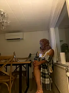 latina-pene online show from December 16, 2025, 5:51 pm