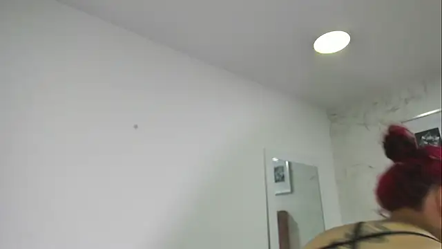 Maddy Mills online show from December 4, 2025, 5:21 pm