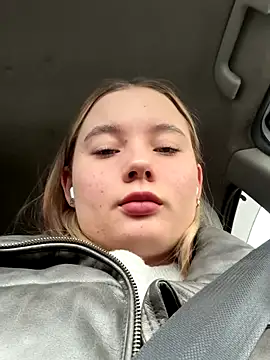 StephanieMur online show from November 13, 2025, 4:44 am