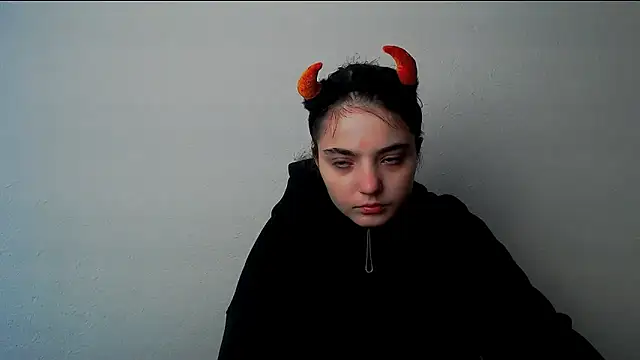 Sun Shine   online show from October 9, 2025, 10:24 am