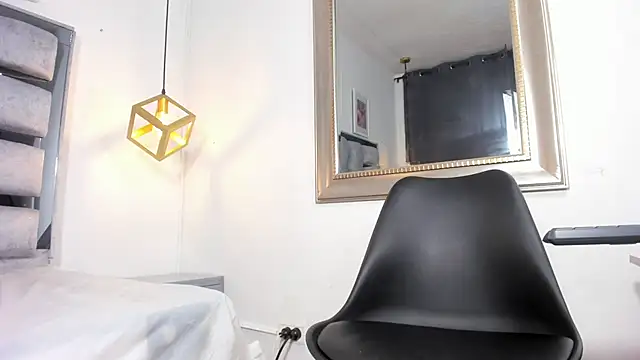 lianfox  online show from October 24, 2025, 12:34 pm