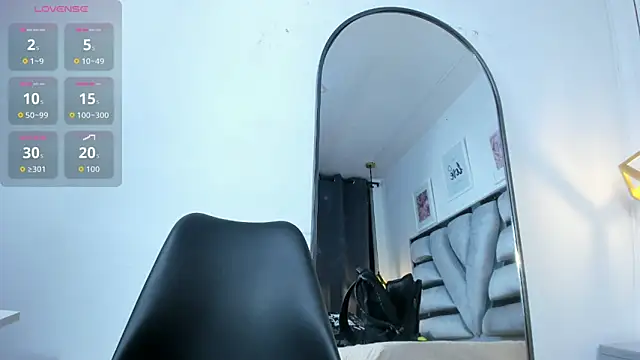 lianfox  online show from February 15, 2026, 1:41 pm