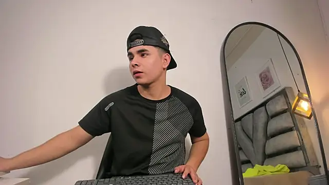 lianfox  online show from February 26, 2026, 2:43 am