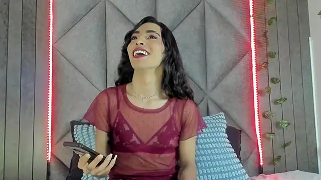 TiffValentinee  online show from February 25, 2026, 8:18 pm