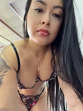 Snapshot of CrisMarulanda chatting on April 8, 2026, 2:06 pm CrisMarulanda online show from April 8, 2026, 2:06 pm