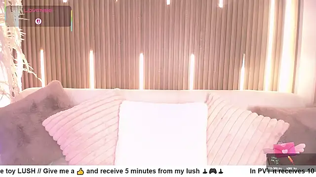 MylaDreams online show from September 24, 2025, 3:21 am