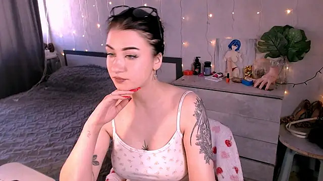 Snapshot of Katie_Kiss chatting on June 3, 2026, 2:33 pm Katie Kiss online show from June 3, 2026, 2:33 pm