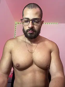 Snapshot of magnumchris chatting on June 6, 2026, 7:40 pm magnumchris online show from June 6, 2026, 7:40 pm