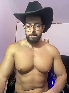 Snapshot of magnumchris chatting on June 17, 2026, 8:32 pm magnumchris online show from June 17, 2026, 8:32 pm