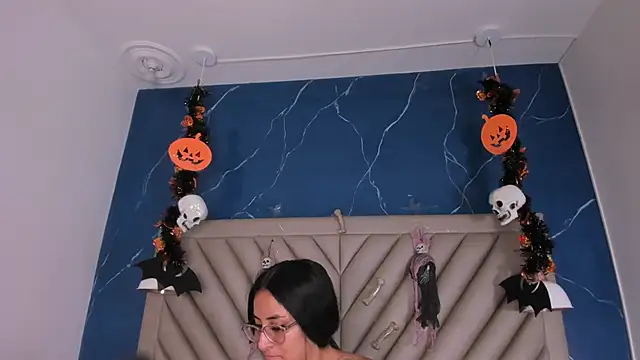 Snapshot of Ibbie_drastic chatting on October 31, 2025, 12:06 pm Ibbie drastic online show from October 31, 2025, 12:06 pm