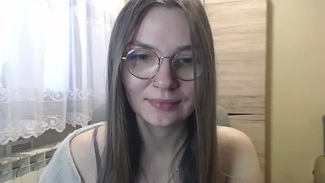 Snapshot of LooveELLYx chatting on January 4, 2025, 7:45 am LooveELLYx online show from January 4, 2025, 7:45 am