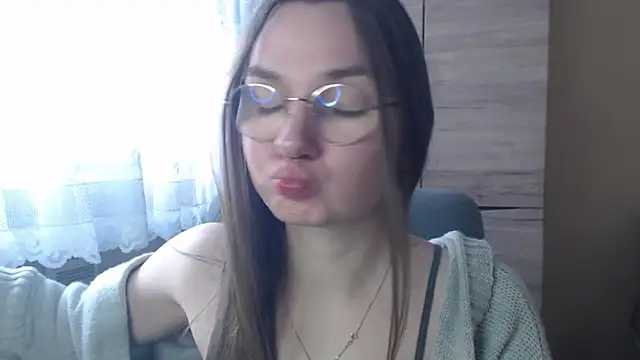 Snapshot of LooveELLYx chatting on January 4, 2025, 10:49 am LooveELLYx online show from January 4, 2025, 10:49 am