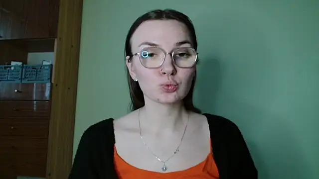 Snapshot of LooveELLYx chatting on January 15, 2025, 2:46 pm LooveELLYx online show from January 15, 2025, 2:46 pm