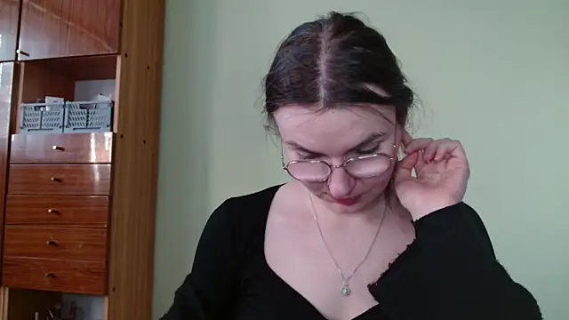 Snapshot of LooveELLYx chatting on February 4, 2025, 2:43 pm LooveELLYx online show from February 4, 2025, 2:43 pm