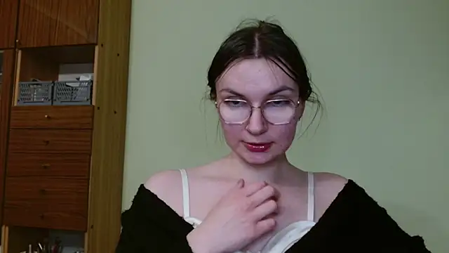 Snapshot of LooveELLYx chatting on February 13, 2025, 6:05 pm LooveELLYx online show from February 13, 2025, 6:05 pm