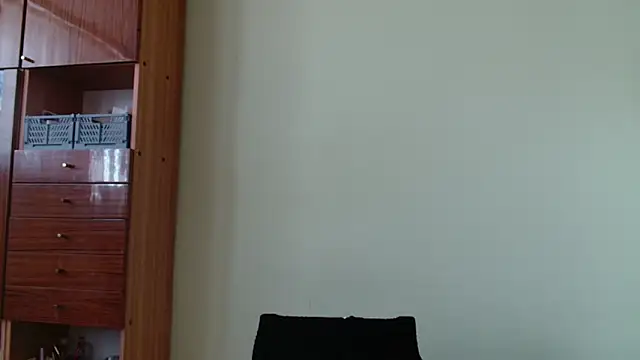 Snapshot of LooveELLYx chatting on February 14, 2025, 11:21 am LooveELLYx online show from February 14, 2025, 11:21 am